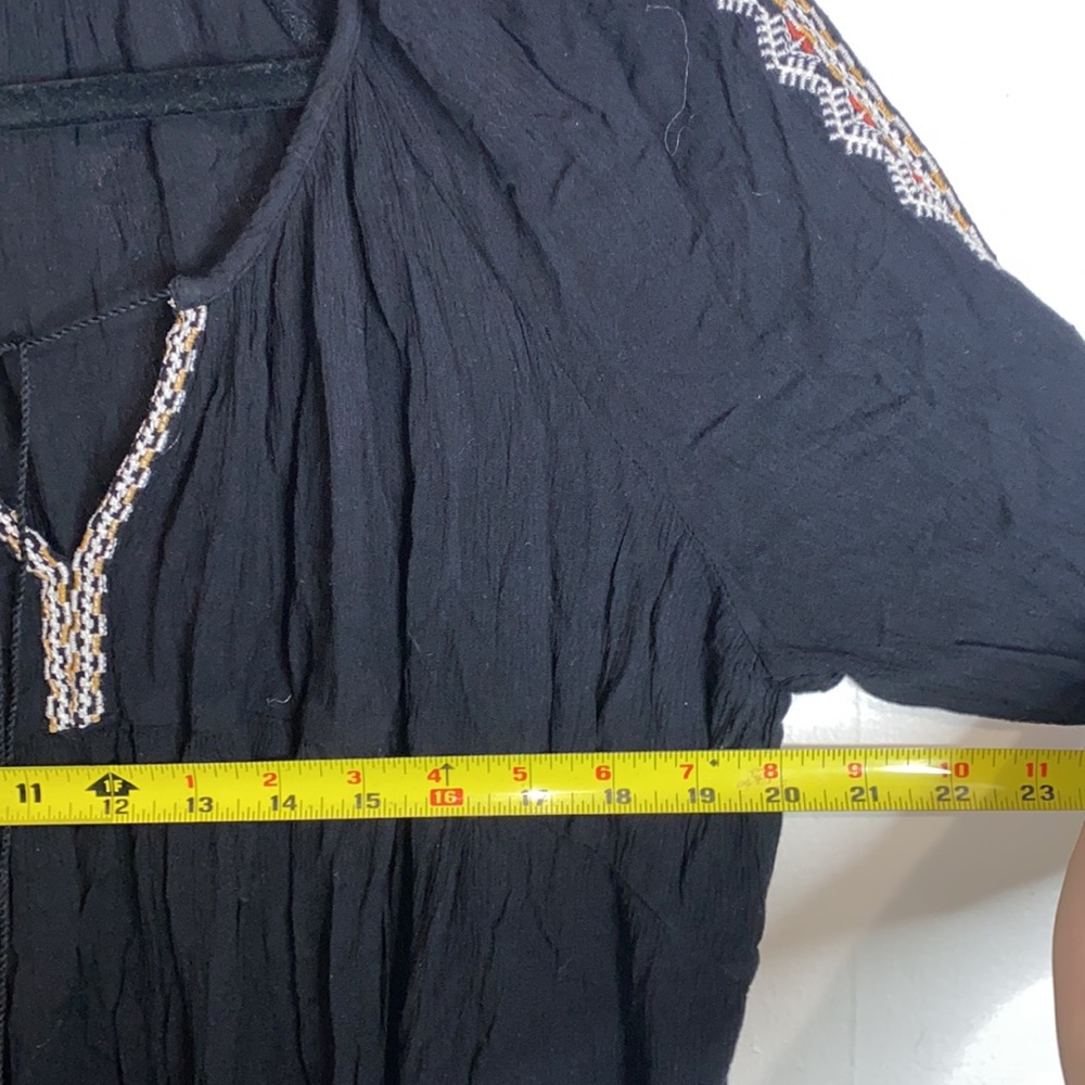 🪿Adorable black long sleeved patterned top! - Picture 6 of 7